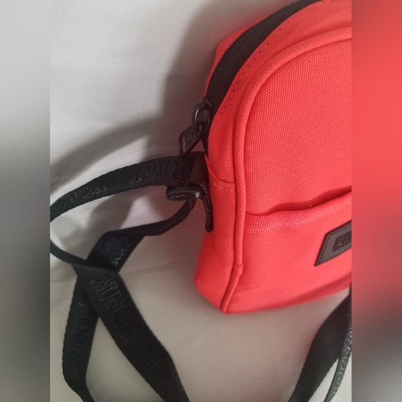 ❌ Sold ❌Pink Victoria secret camera bag - Picture 2 of 3